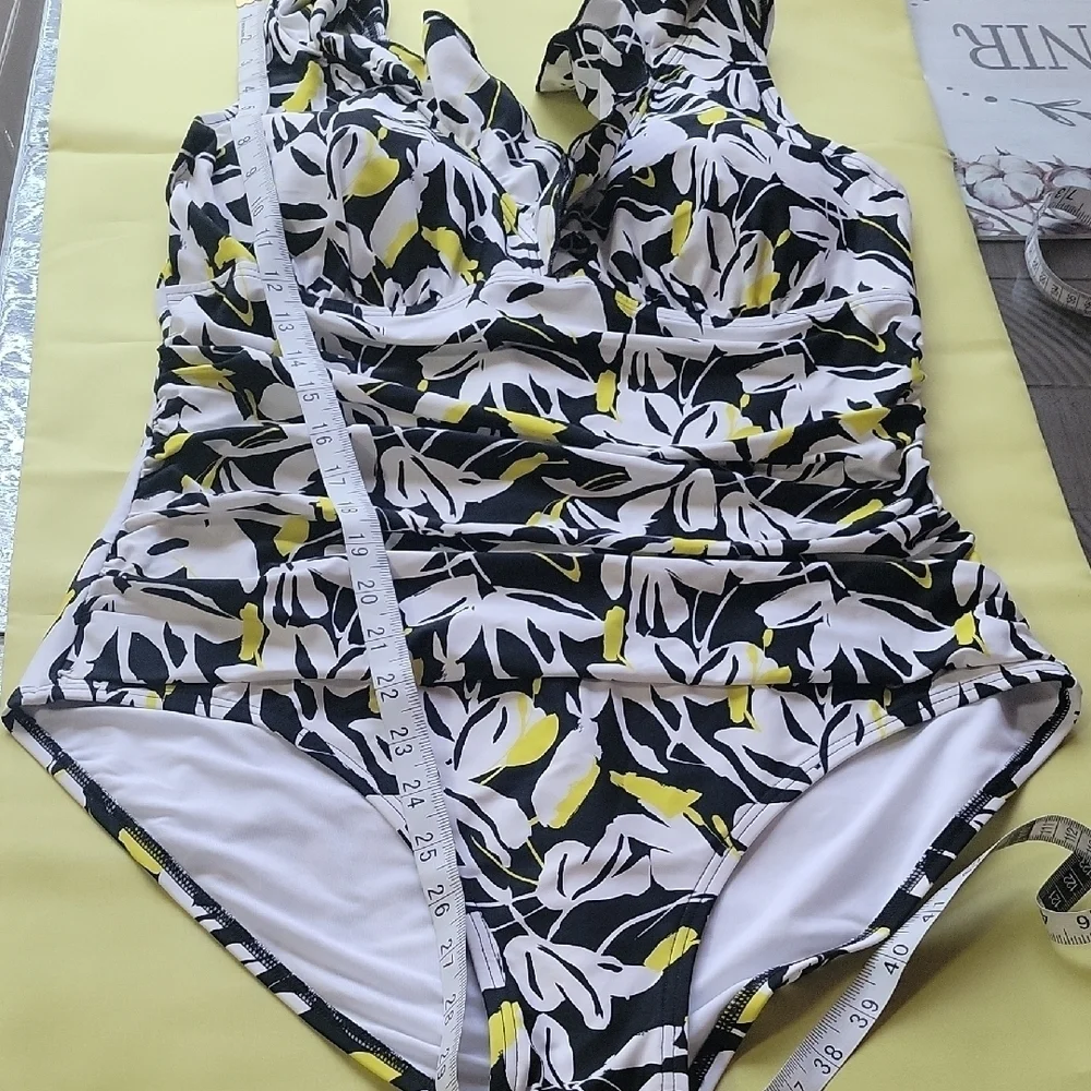 DKNY  Women Floral  Piece Swimsuit - Black, White, Yellow Size XL